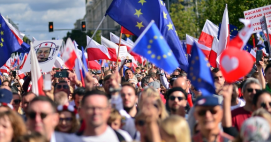 Hundreds of thousands march in anti-government protest, Warsaw, Poland. 1 October 2023. Photo: Grand Warszawski / Shutterstock